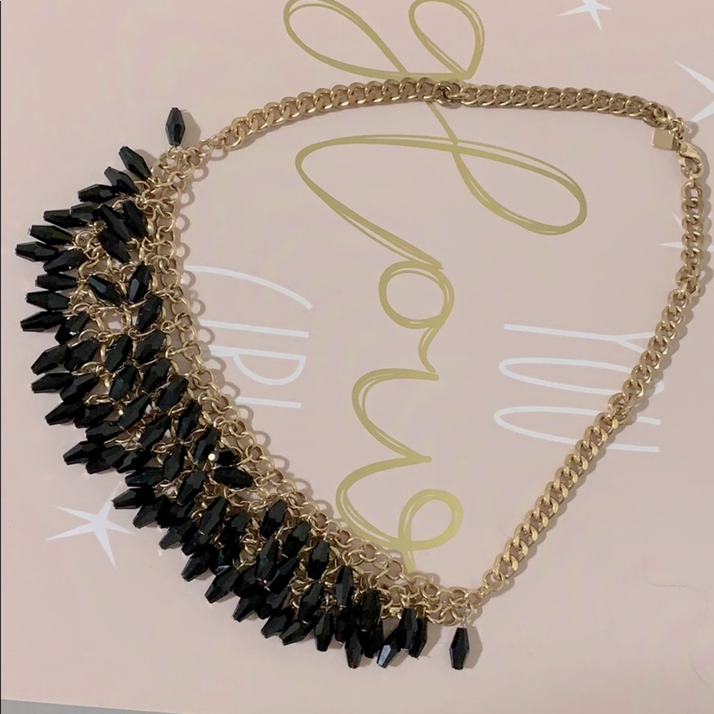 Trendy, bold, look enhancing necklace